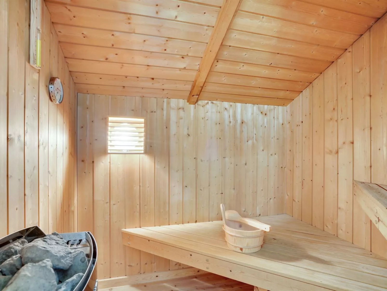 "Gram" - 450m from the sea-Dedans