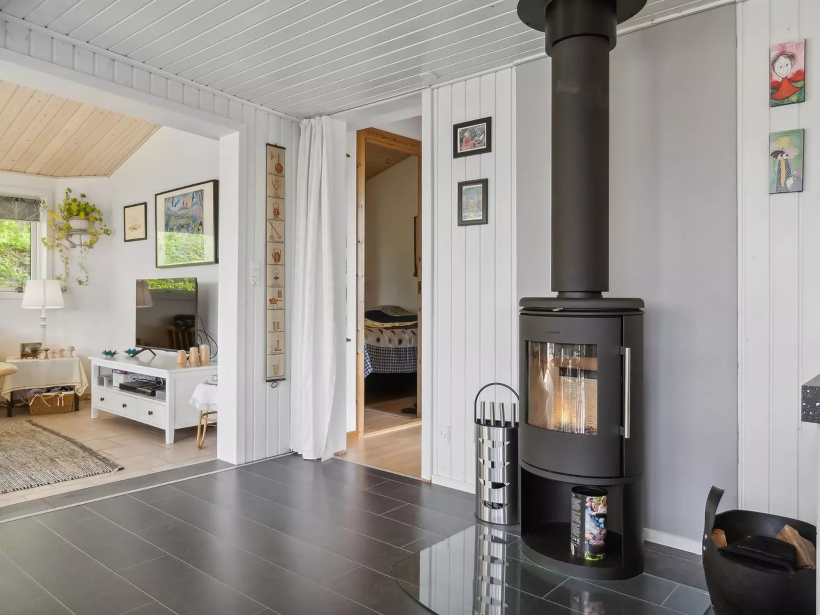 "Guthrik" - 900m from the sea-Inside