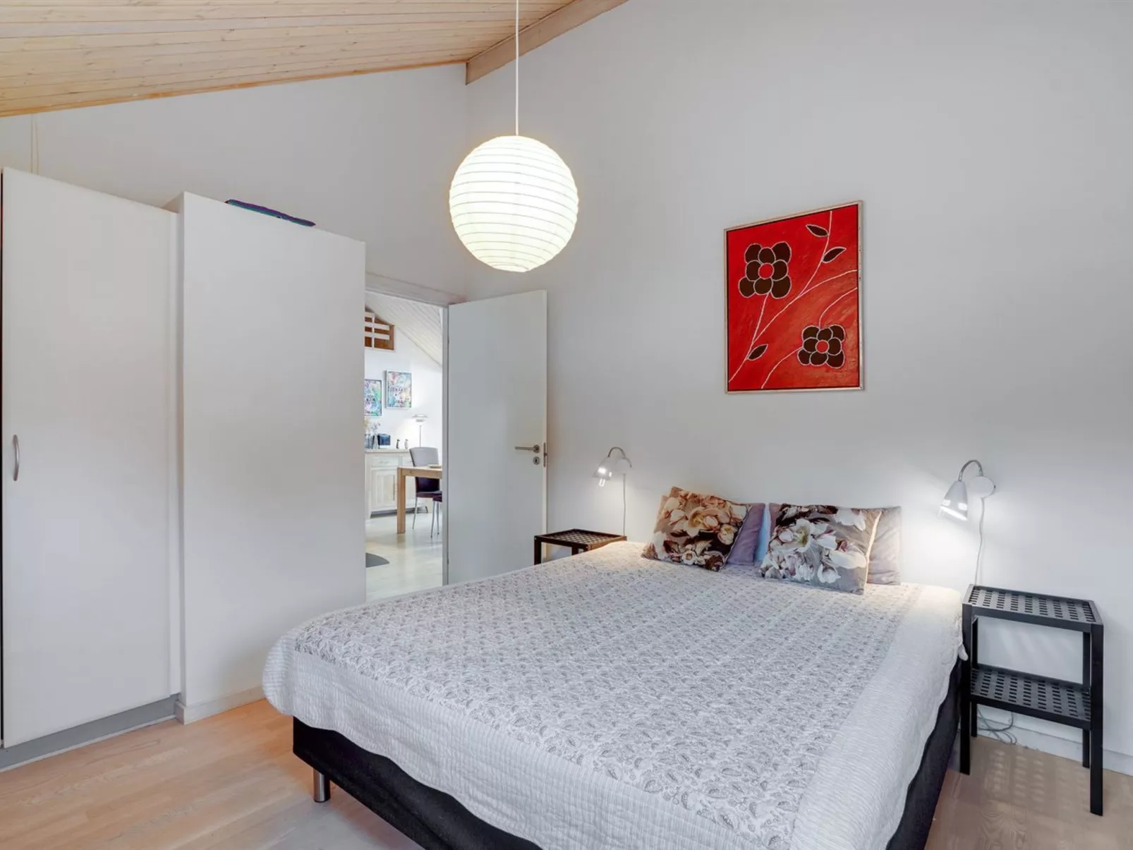 "Daina" - 400m to the fjord-Drinnen