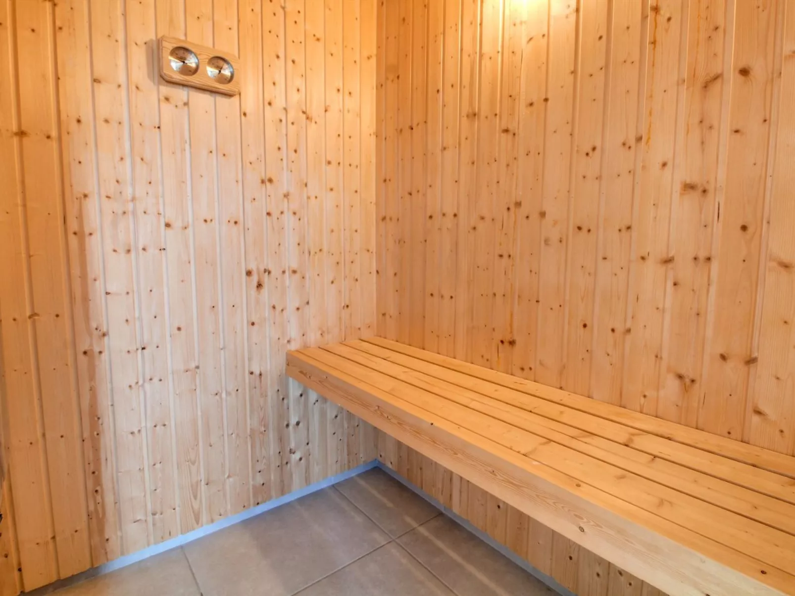 "Thorfin" - 200m from the sea-Inside