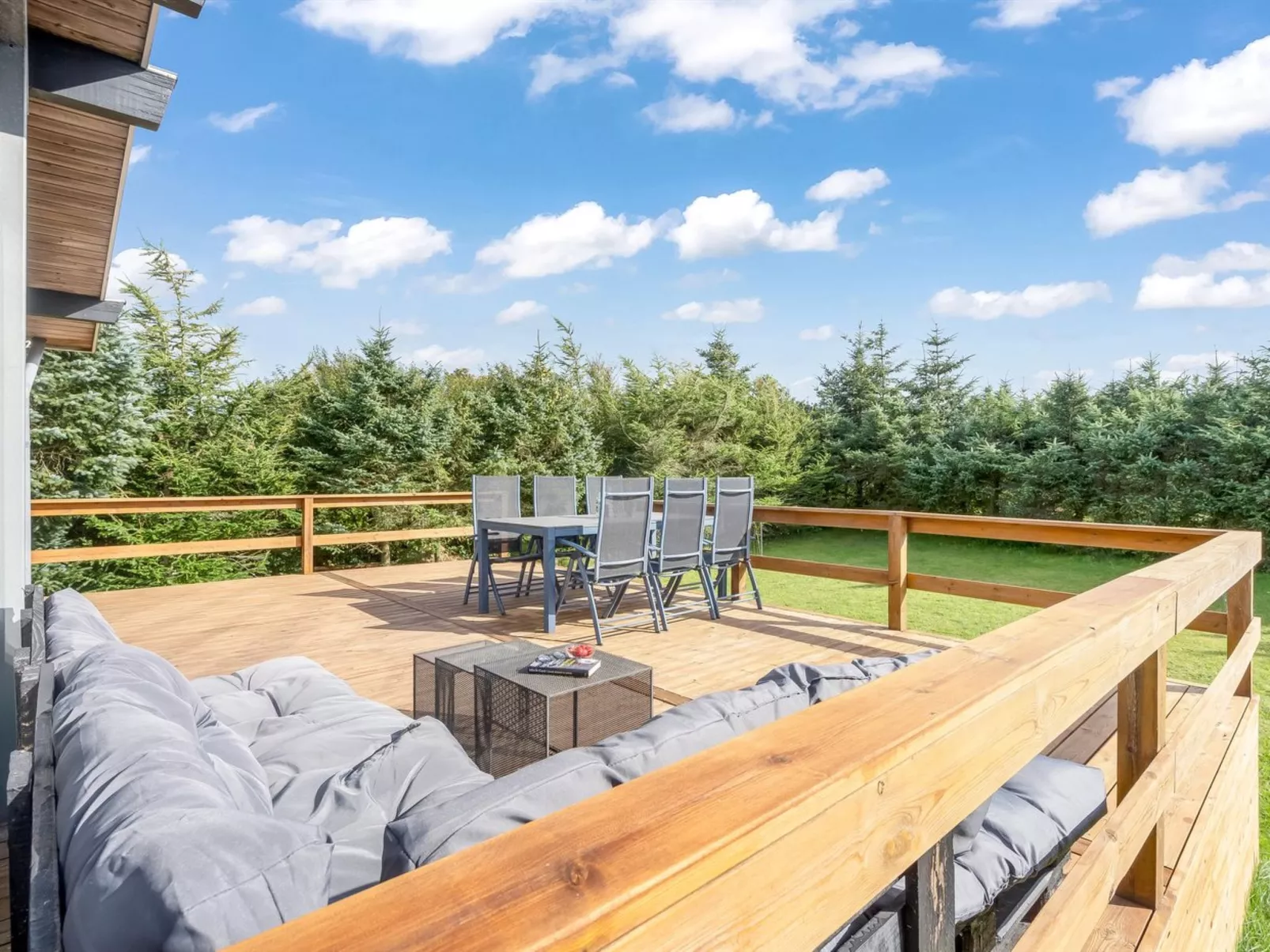 "Matilde" - 400m to the fjord-Outside