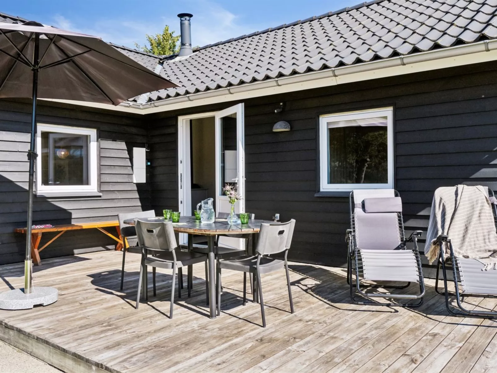 "Swen" - 1.3km from the sea-Draußen