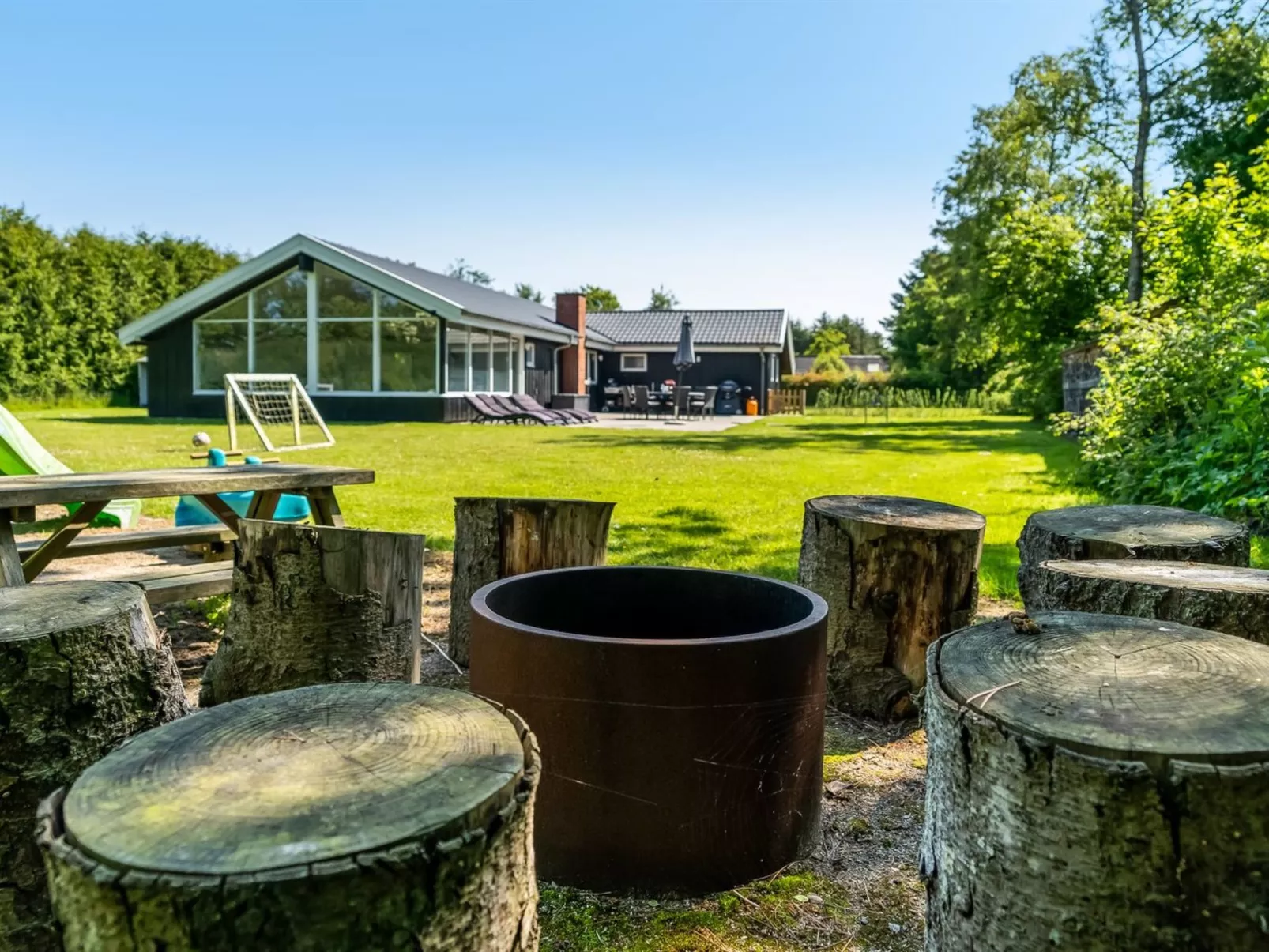 "Nina" - 700m to the fjord-Outside