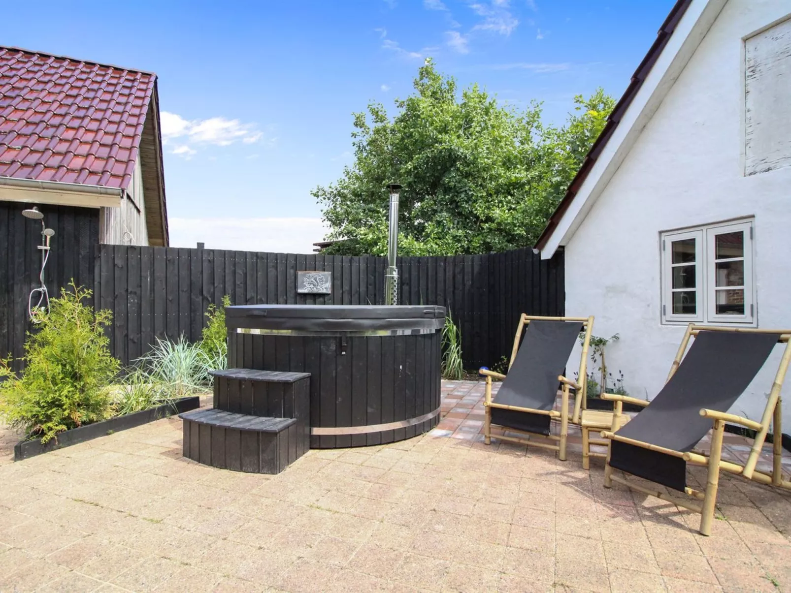 "Malene" - 700m to the fjord-Outside