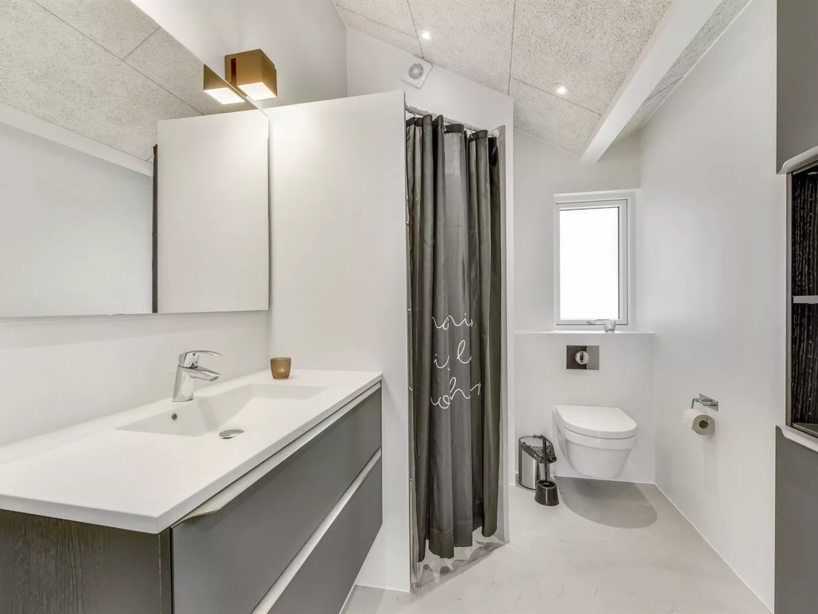 "Swante" -  from the sea-Drinnen