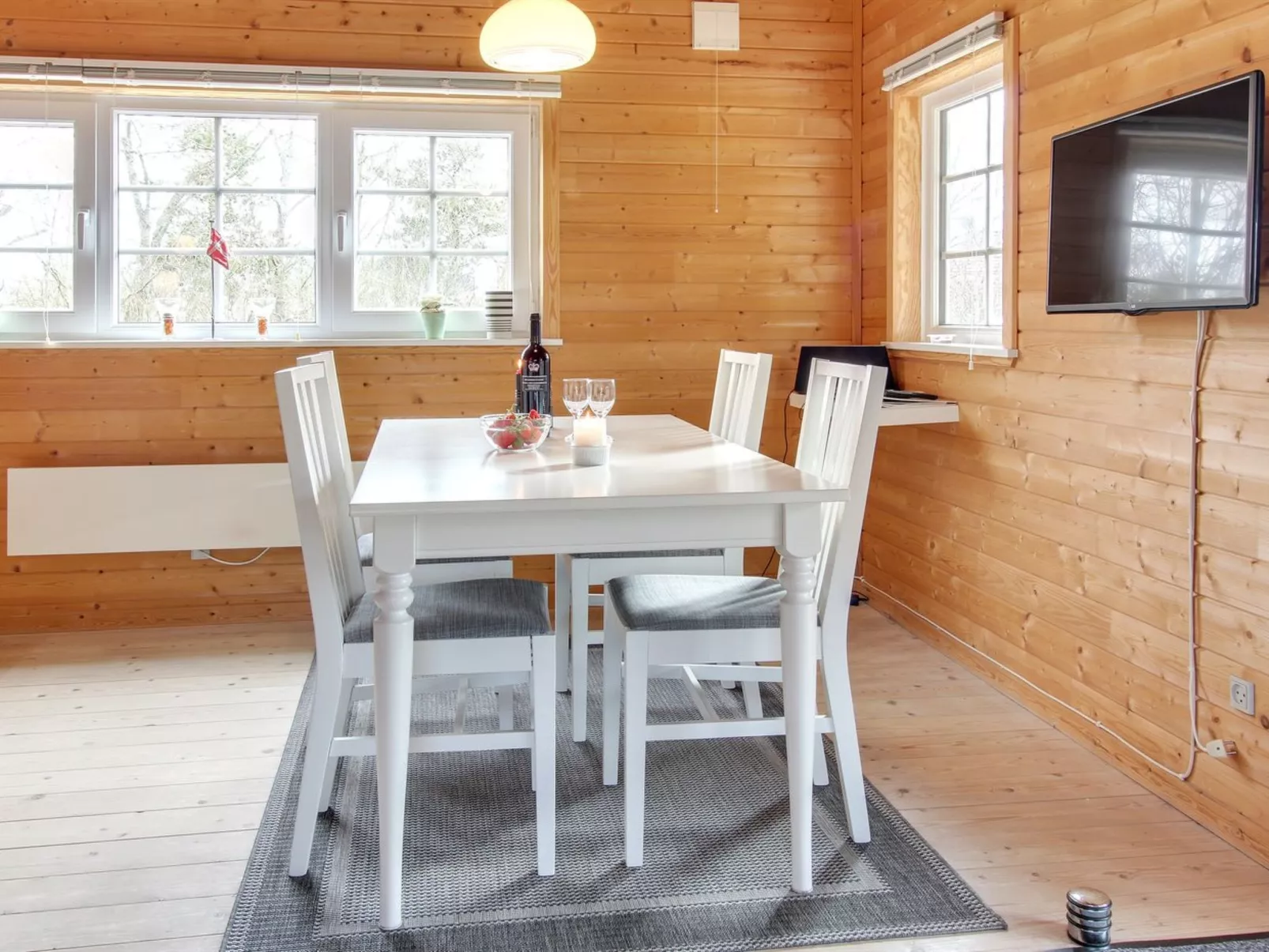 "Ulvi" - 300m to the fjord-Drinnen