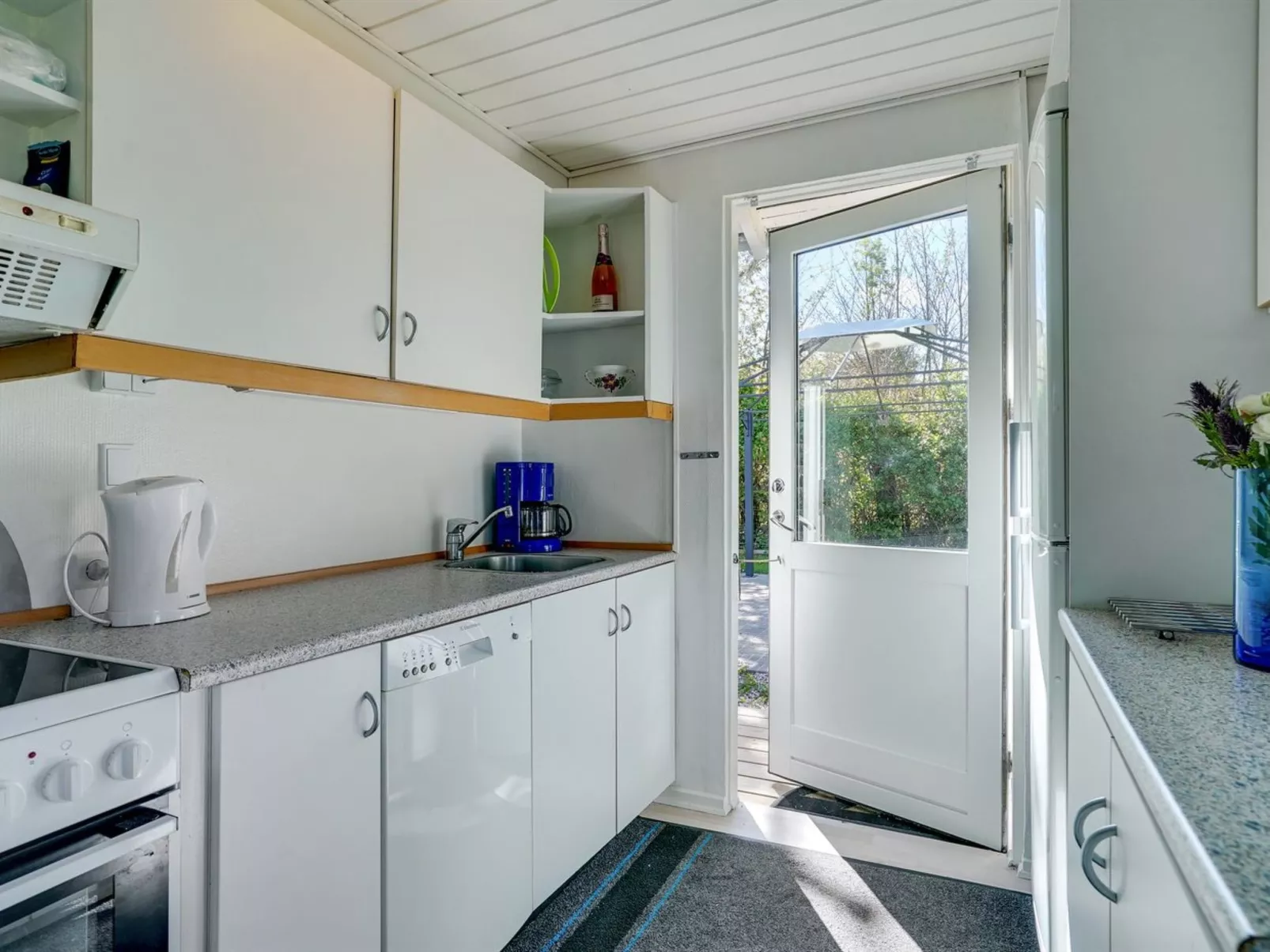 "Akira" - 500m to the fjord-Drinnen