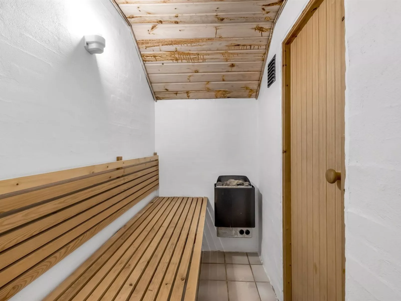 "Sylvi" - 1.7km from the sea-Dedans