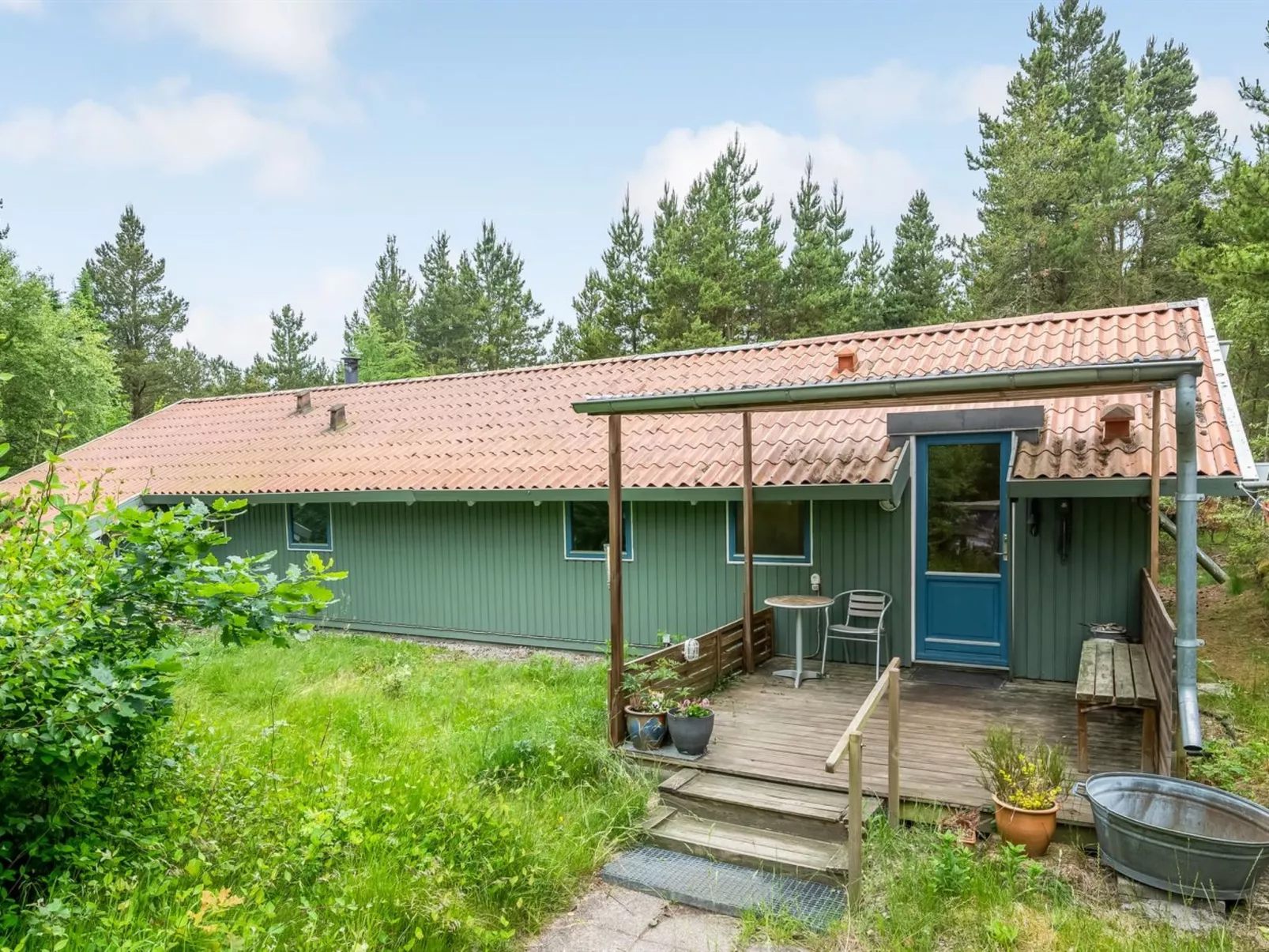 "Aamu" - 300m to the fjord-Outside