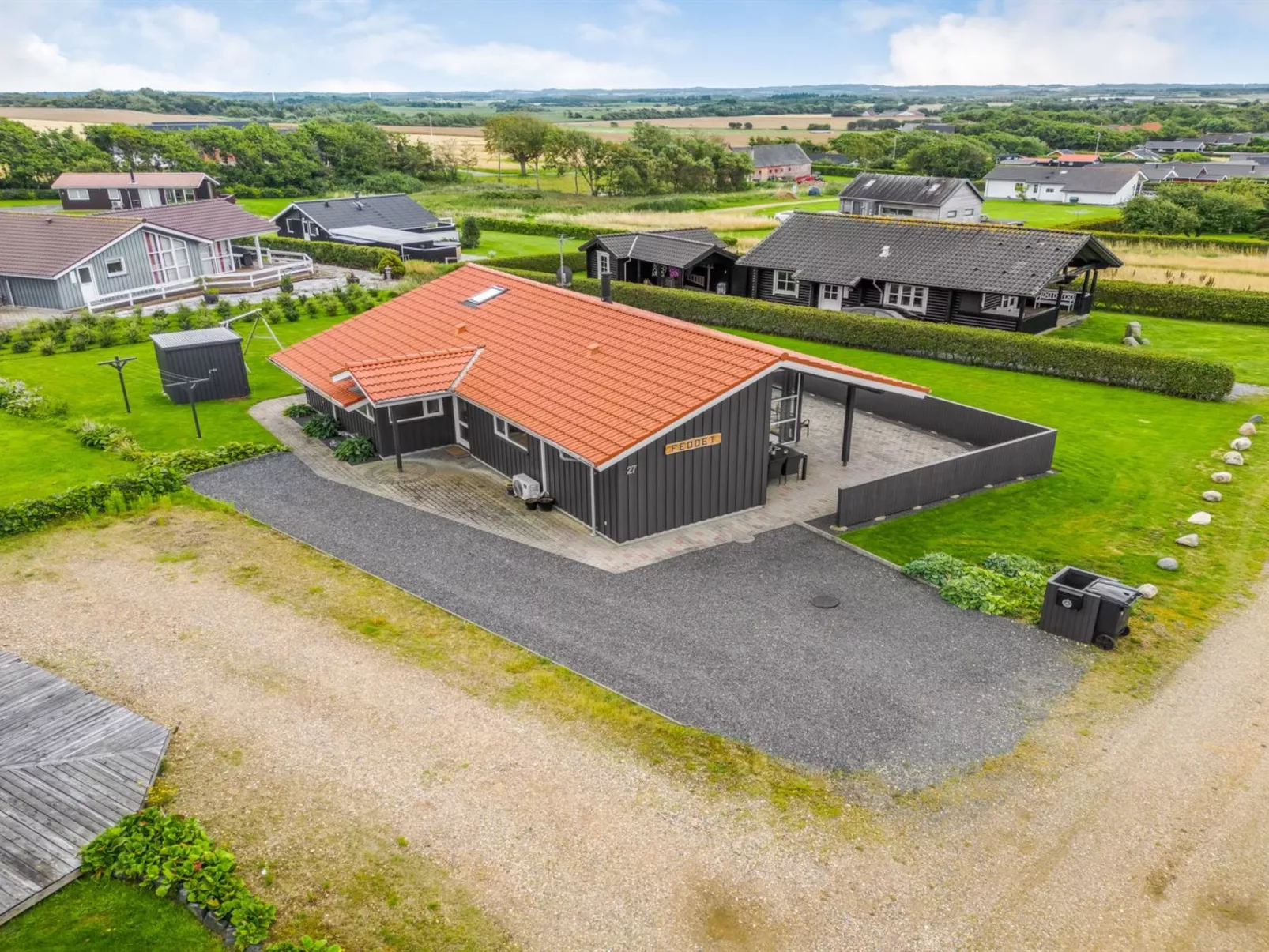 "Malila" - 400m to the fjord-Outside