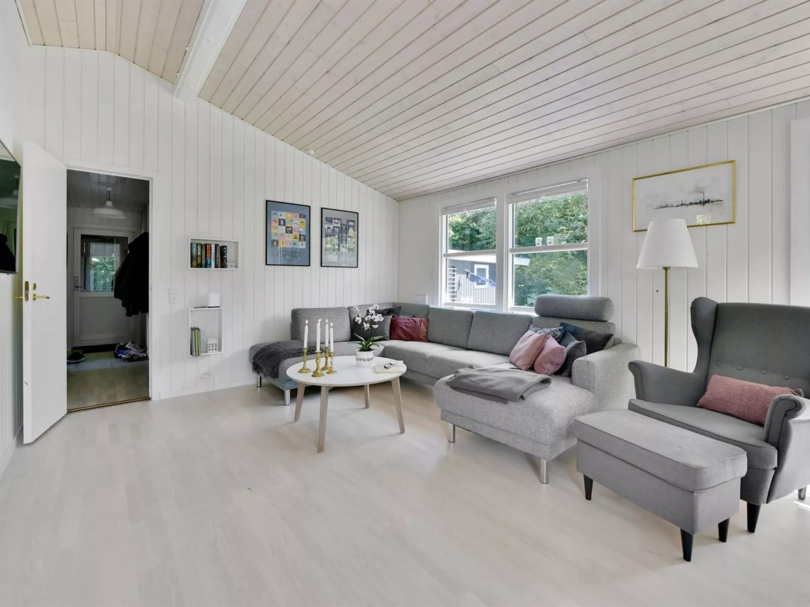 "Brune" - 30km from the sea-Inside