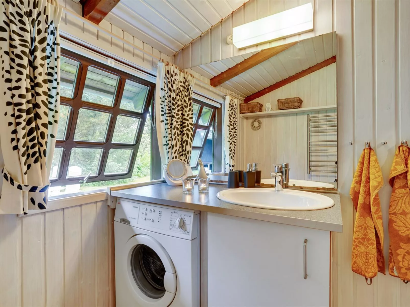 "Gail" - 400m to the fjord-Inside