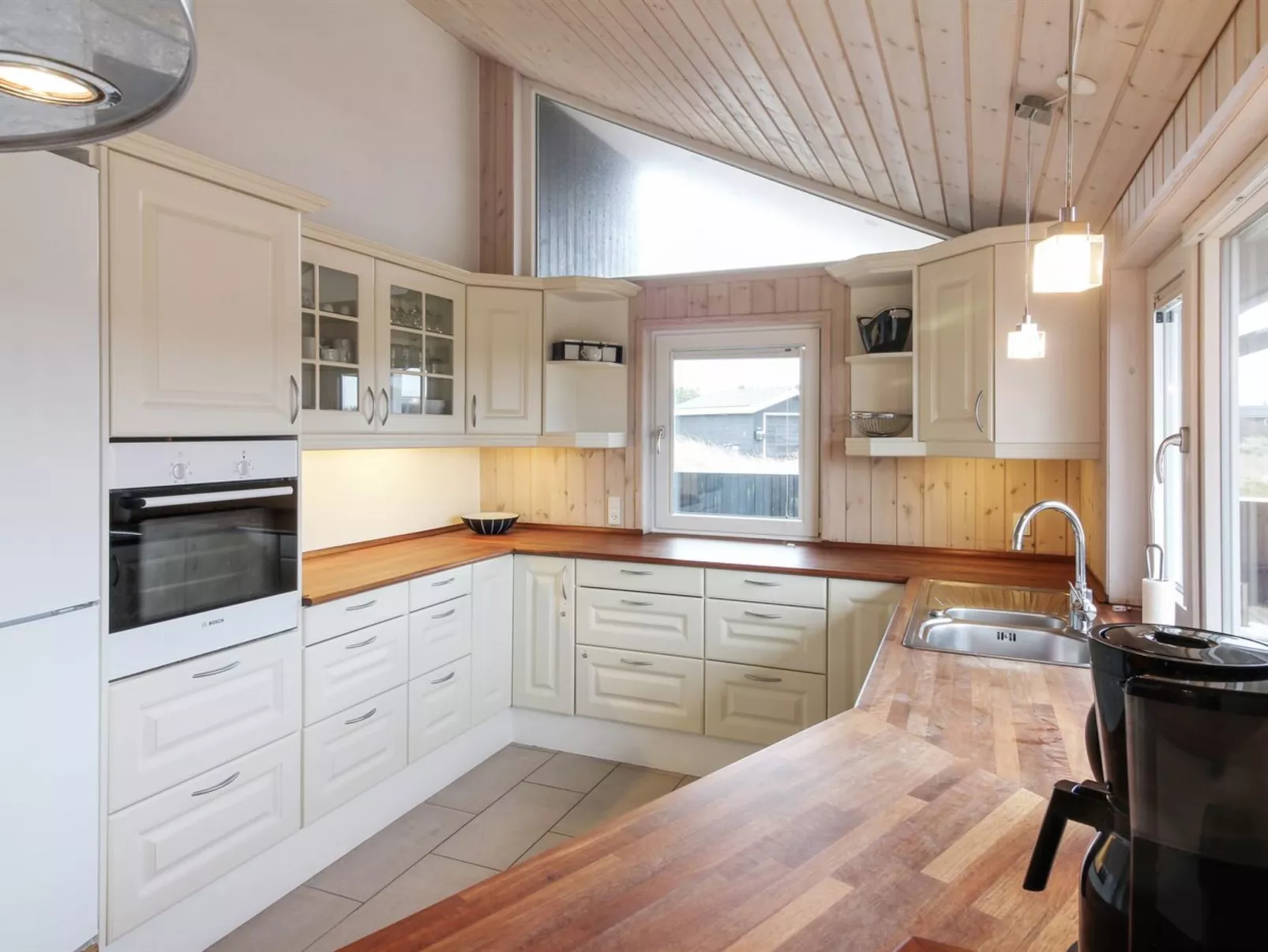 "Huno" - 400m from the sea-Inside