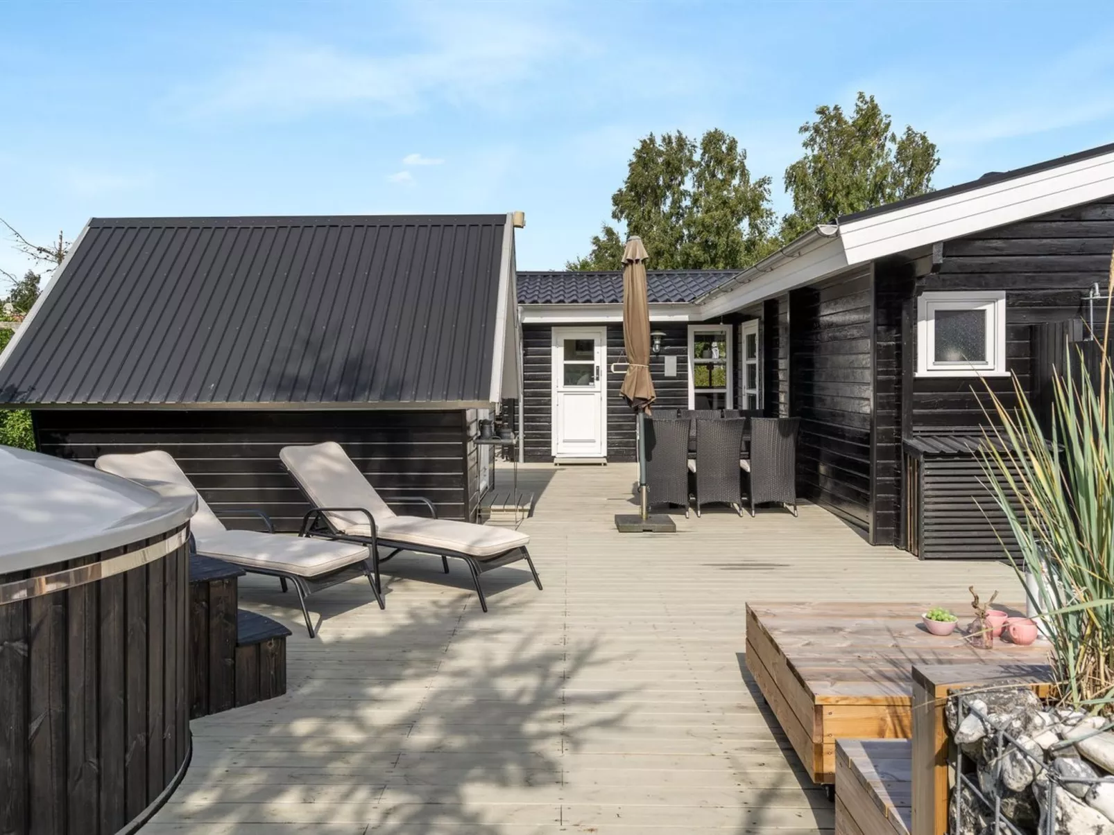 "Botwith" - 400m from the sea-Outside