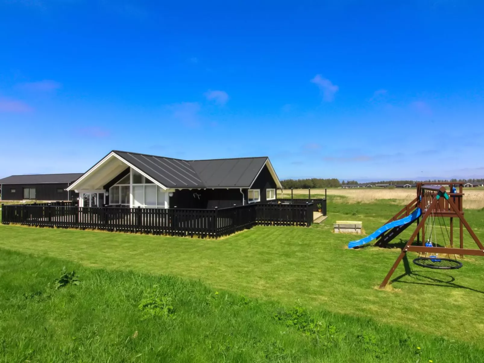 "Mirkka" - 1.5km from the sea-Outside