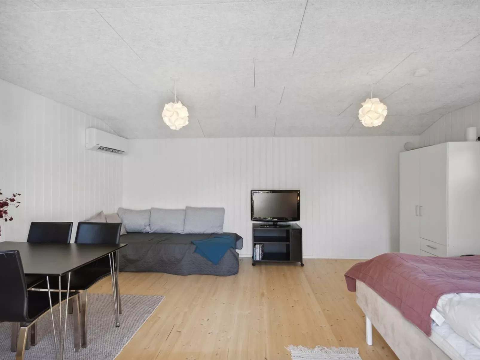 "Self" - 400m to the fjord-Inside