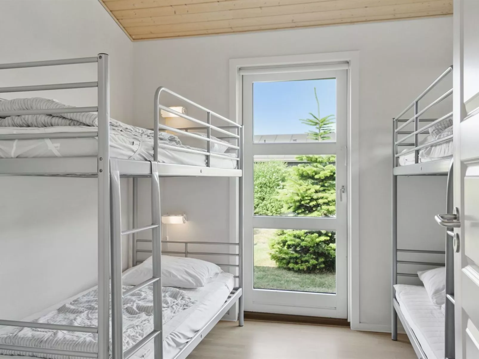 "Bertram" - 1.9km from the sea-Inside