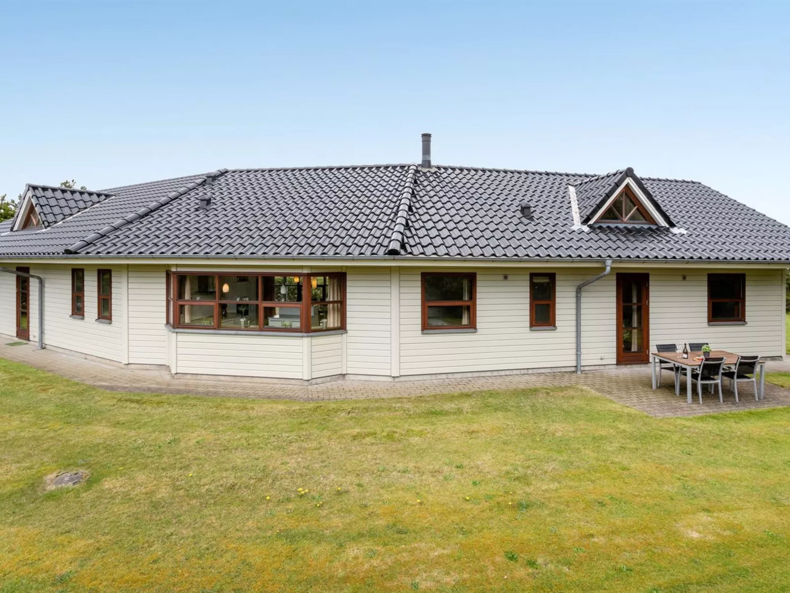 "Amundi" - 3.8km from the sea-Outside