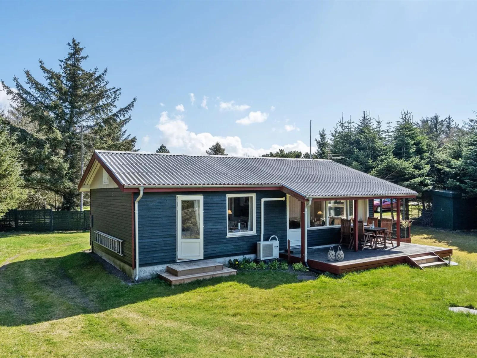 "Josefiina" - 450m to the fjord-Outside