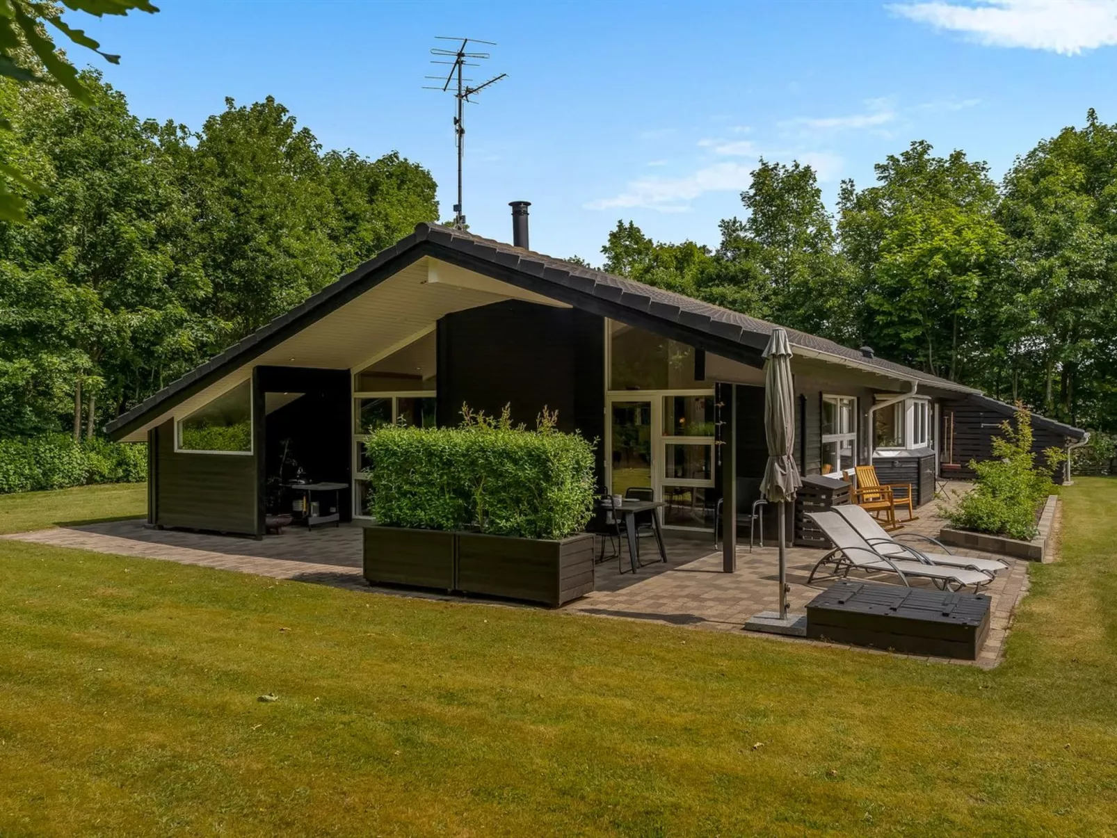 "Yorrit" - 500m to the fjord-Outside