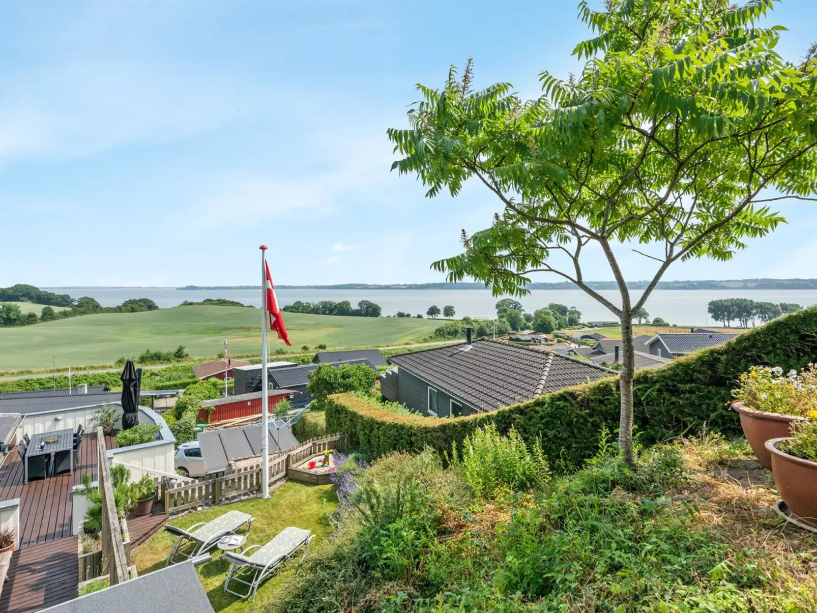 "Haraldina" - 350m to the fjord-Outside