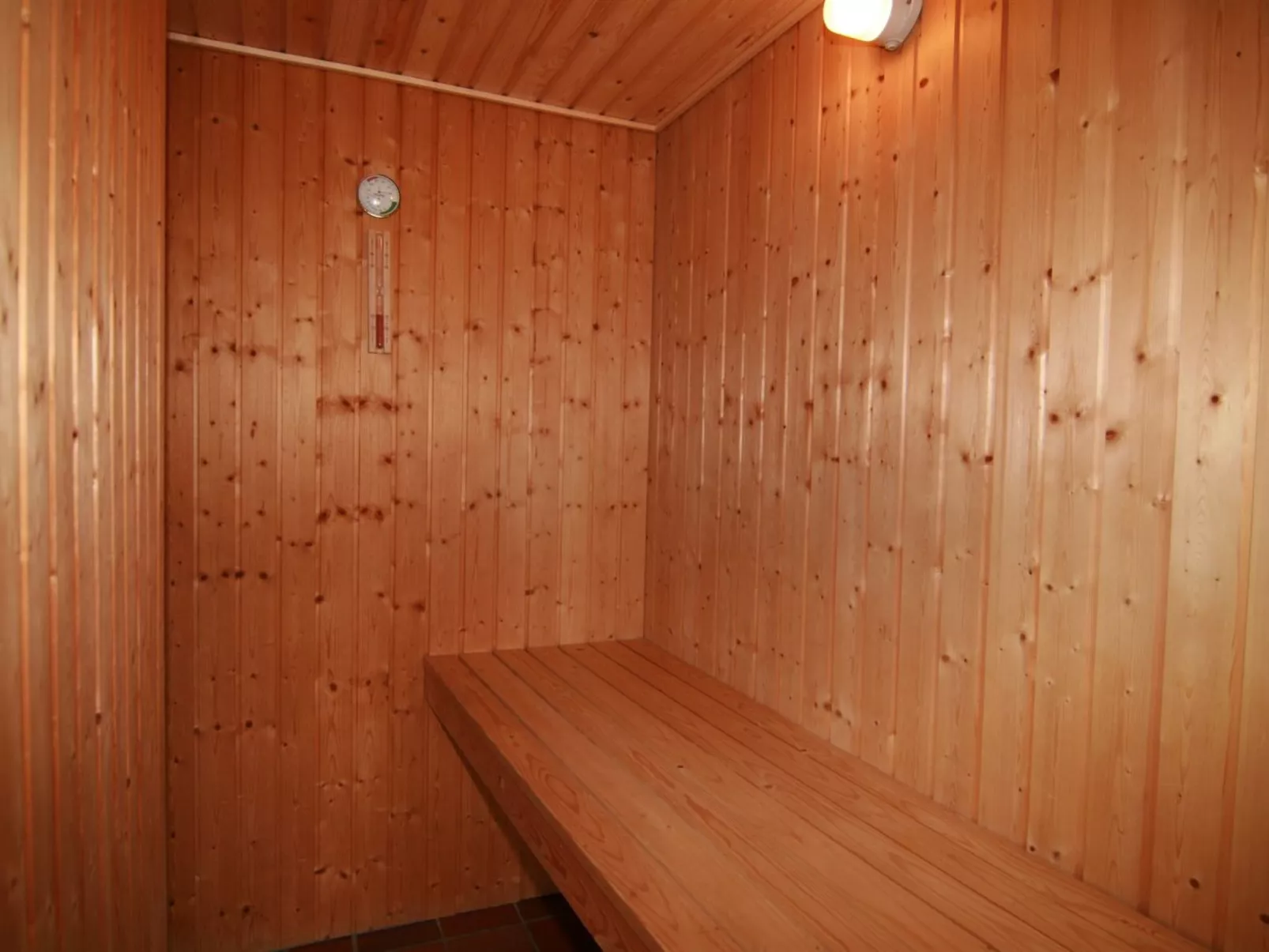 "Sys" - 500m from the sea-Inside