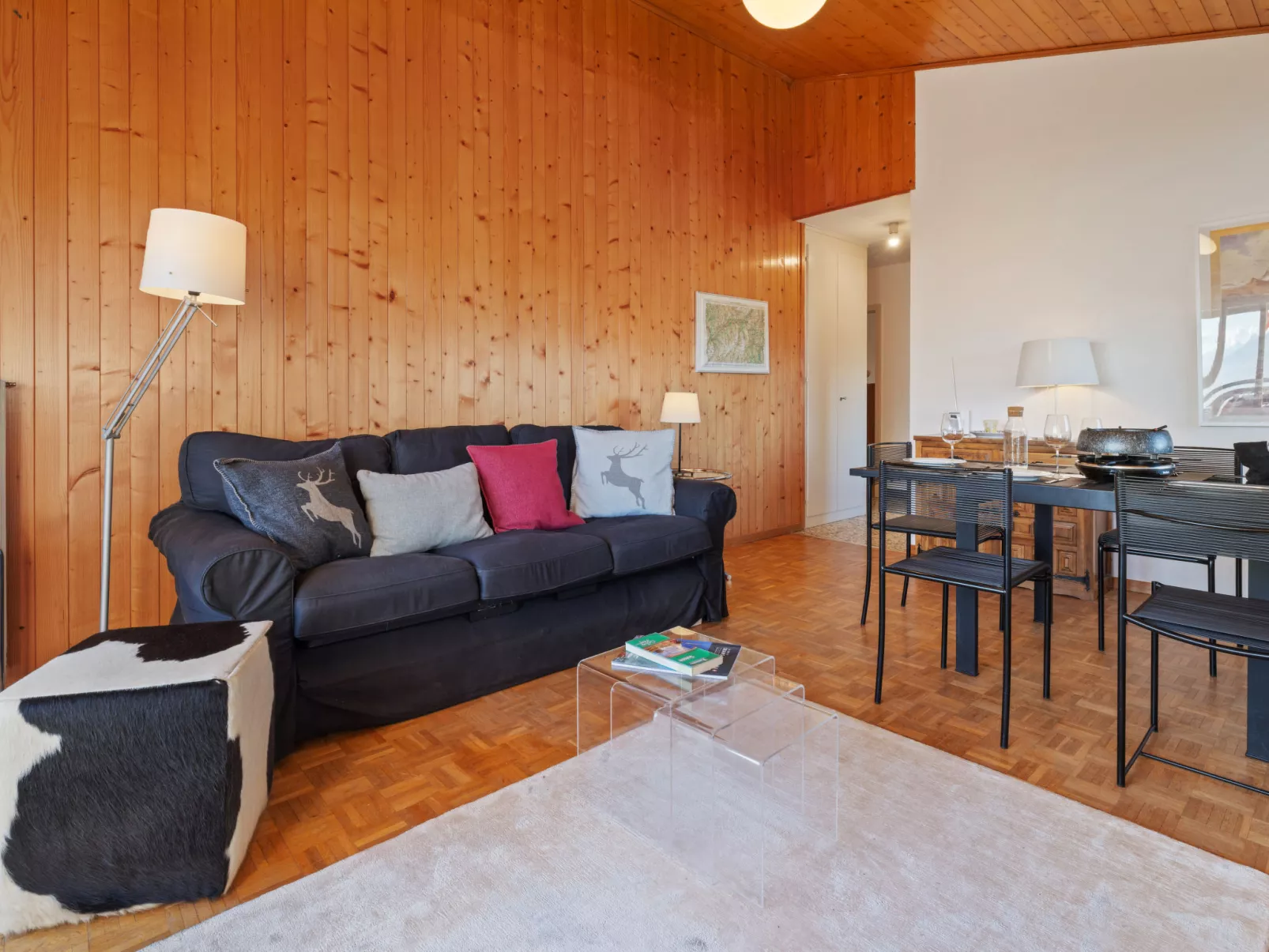 Belmont Est 80-Drinnen