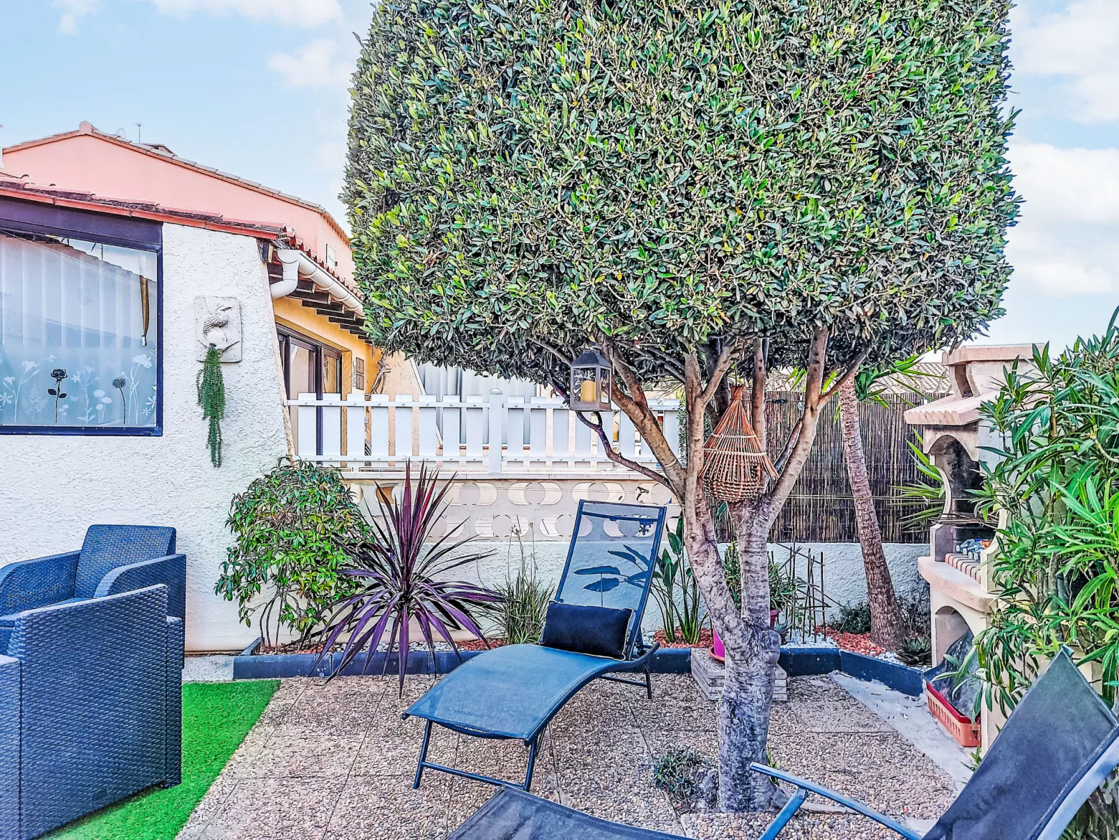 Les Amandines-Draußen