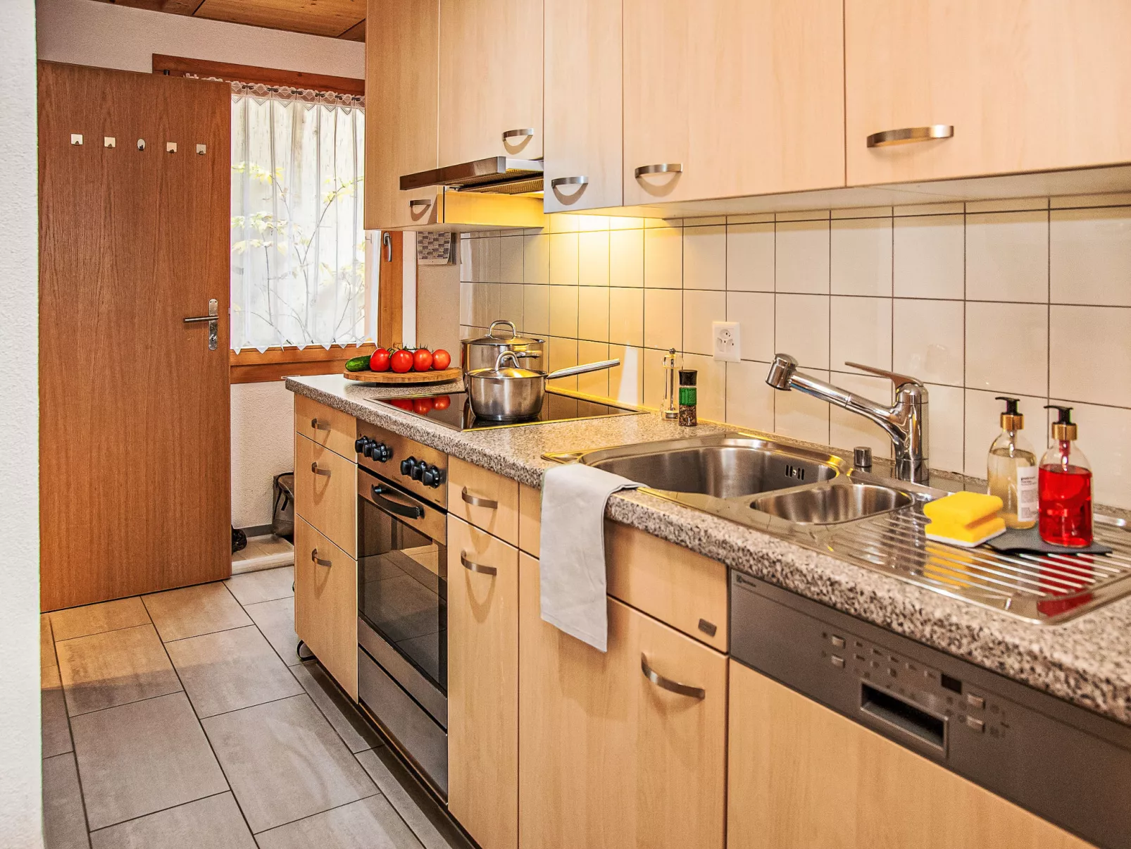 Racer's Retreat Apt.12-Drinnen