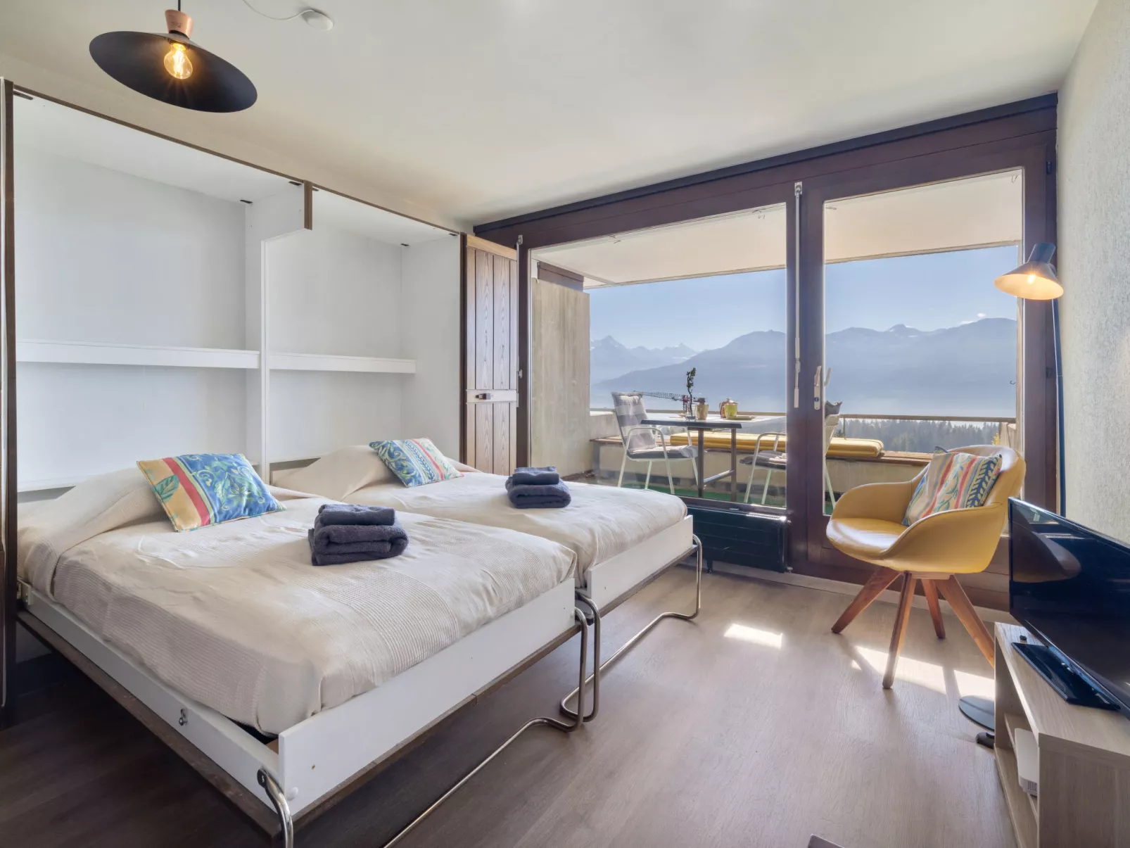 Jeanne D'Arc Apt. A-8-Inside