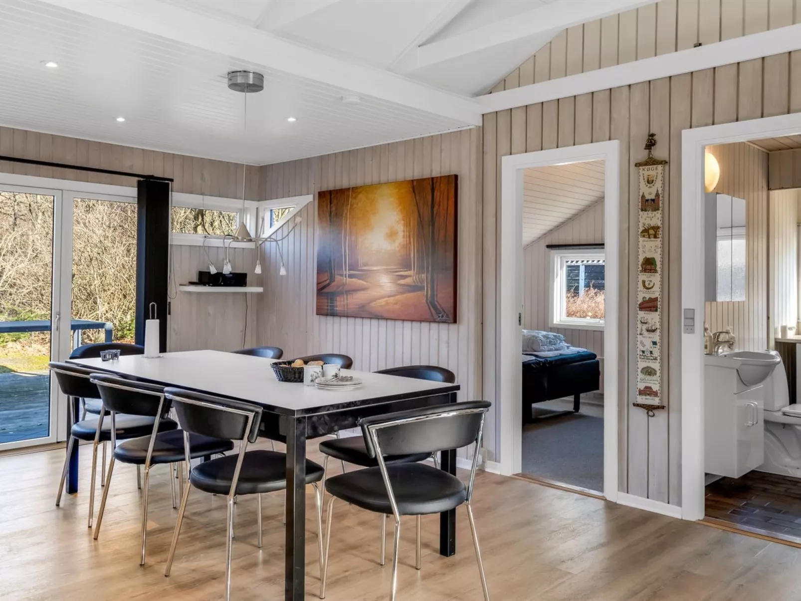 "Thorolf" - 30km from the sea-Inside