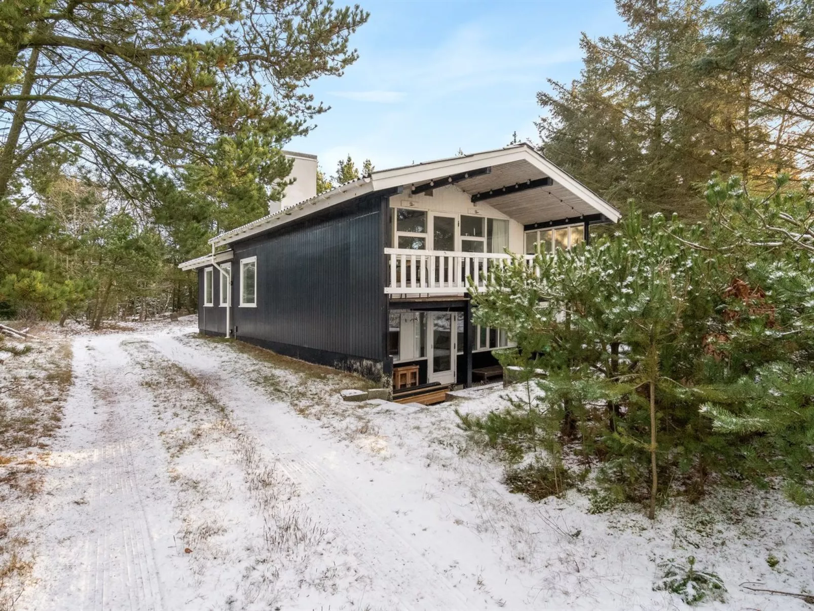 "Freda" - 100m to the fjord-Outside