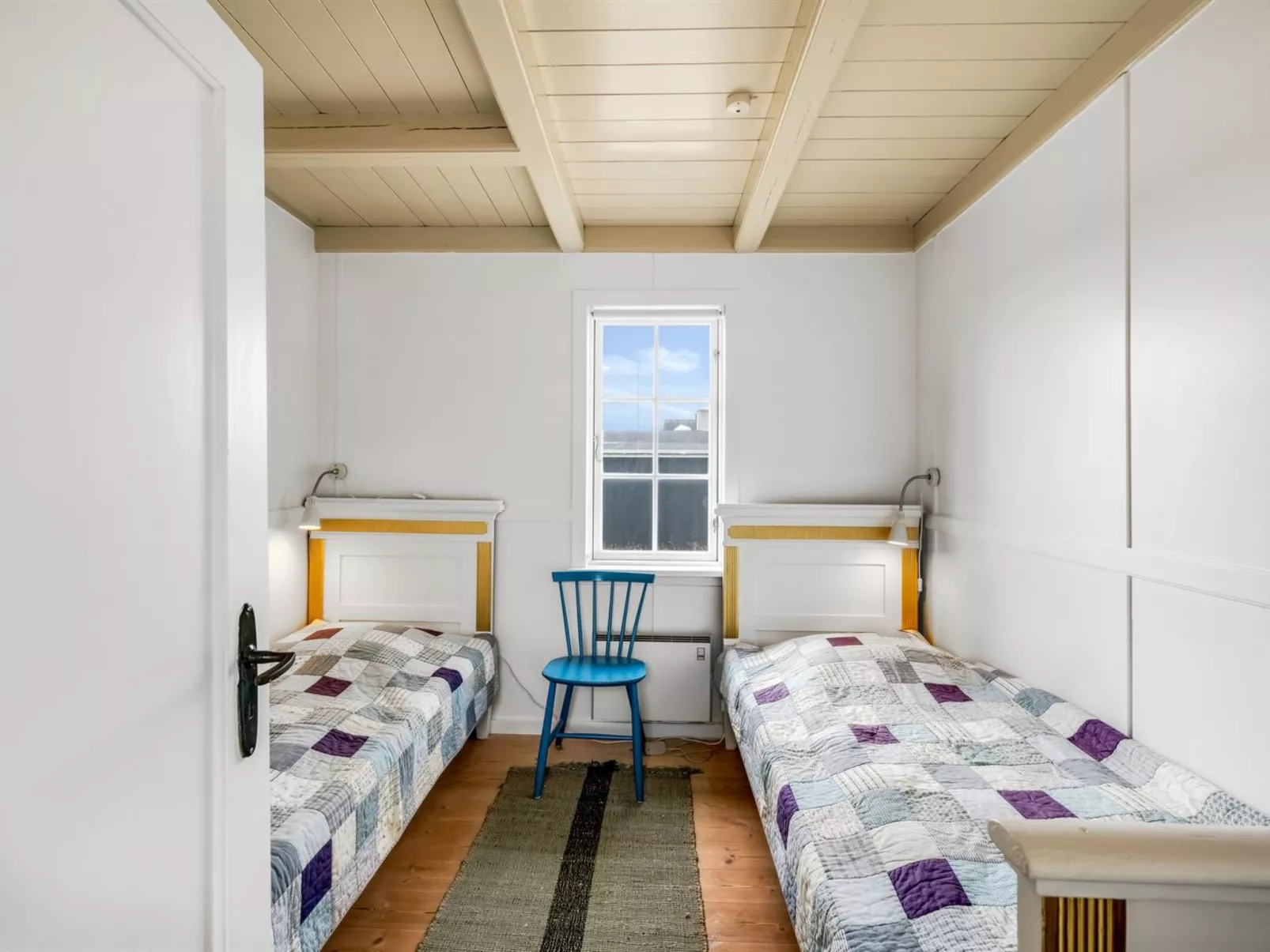 "Jamie" - 200m from the sea-Inside