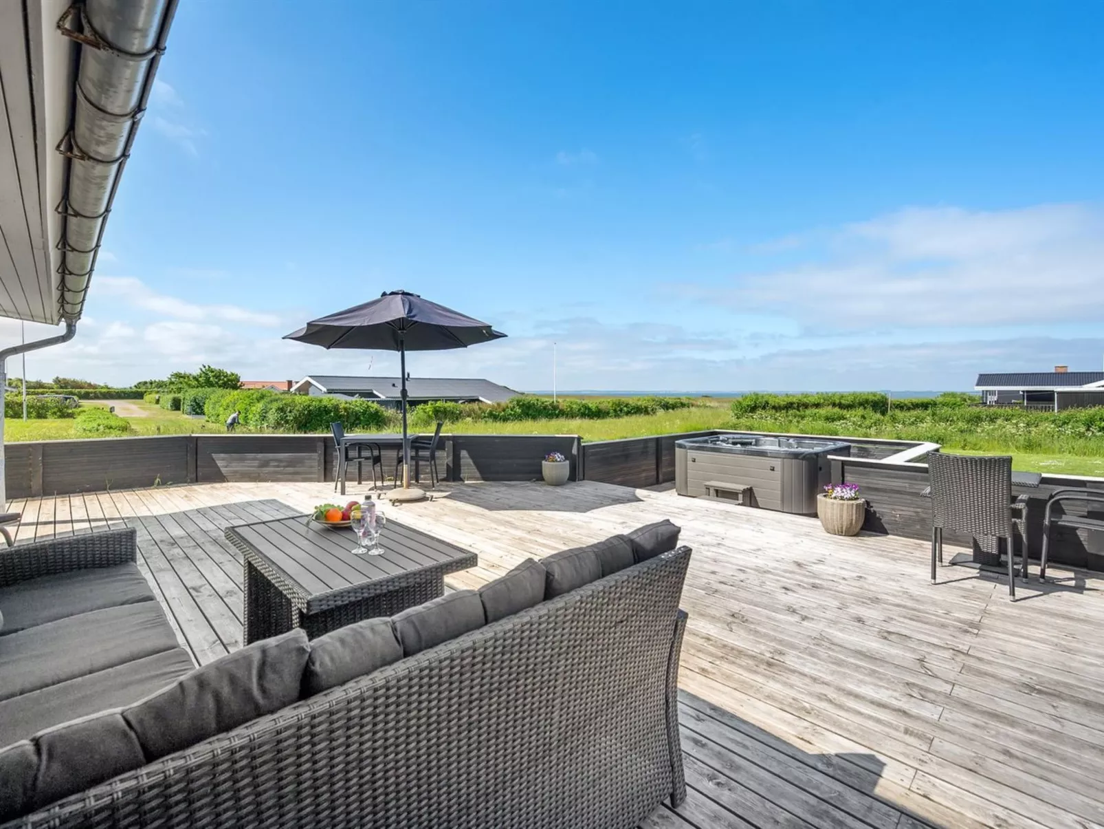 "Nahel" - 150m to the fjord-Outside