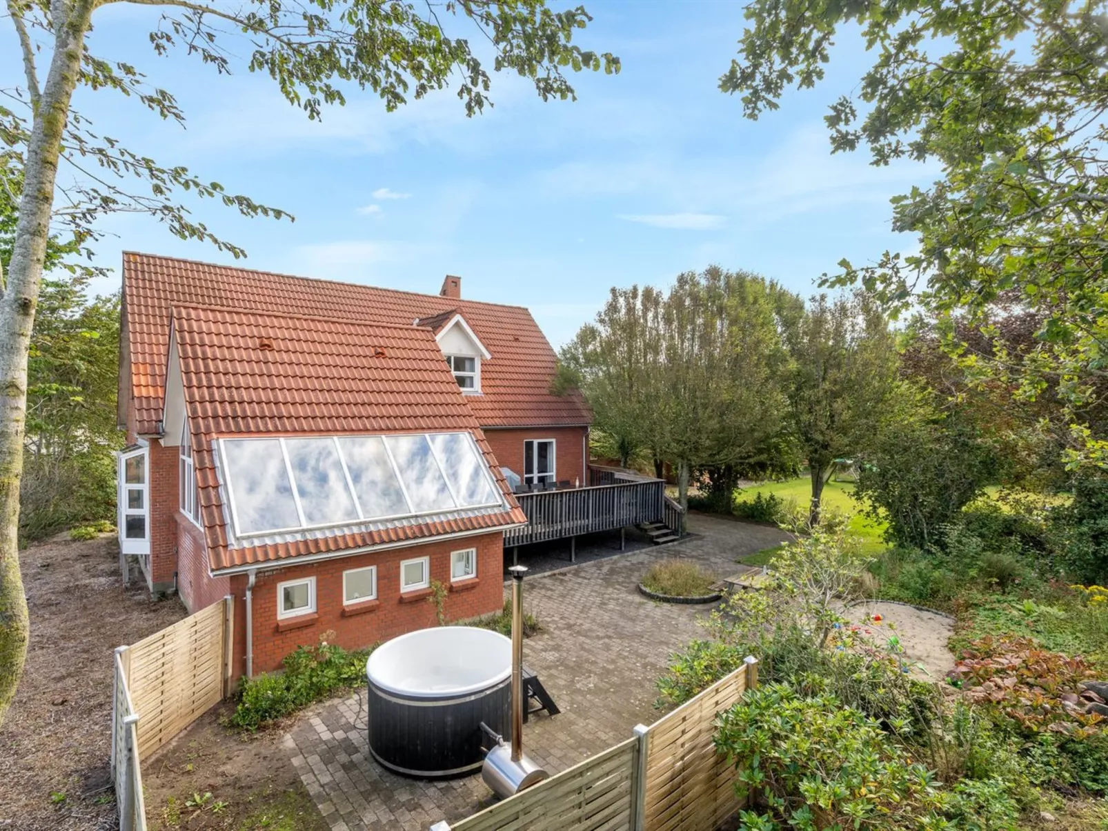 "Auguste" - 1.5km to the fjord-Outside