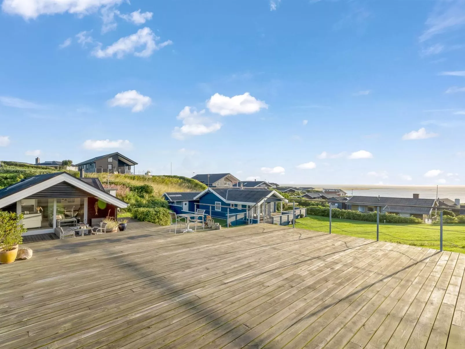 "Aksinja" - 250m to the fjord-Outside