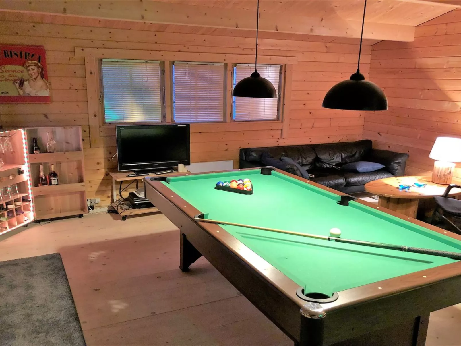 "Analine" - 1km from the sea-Inside