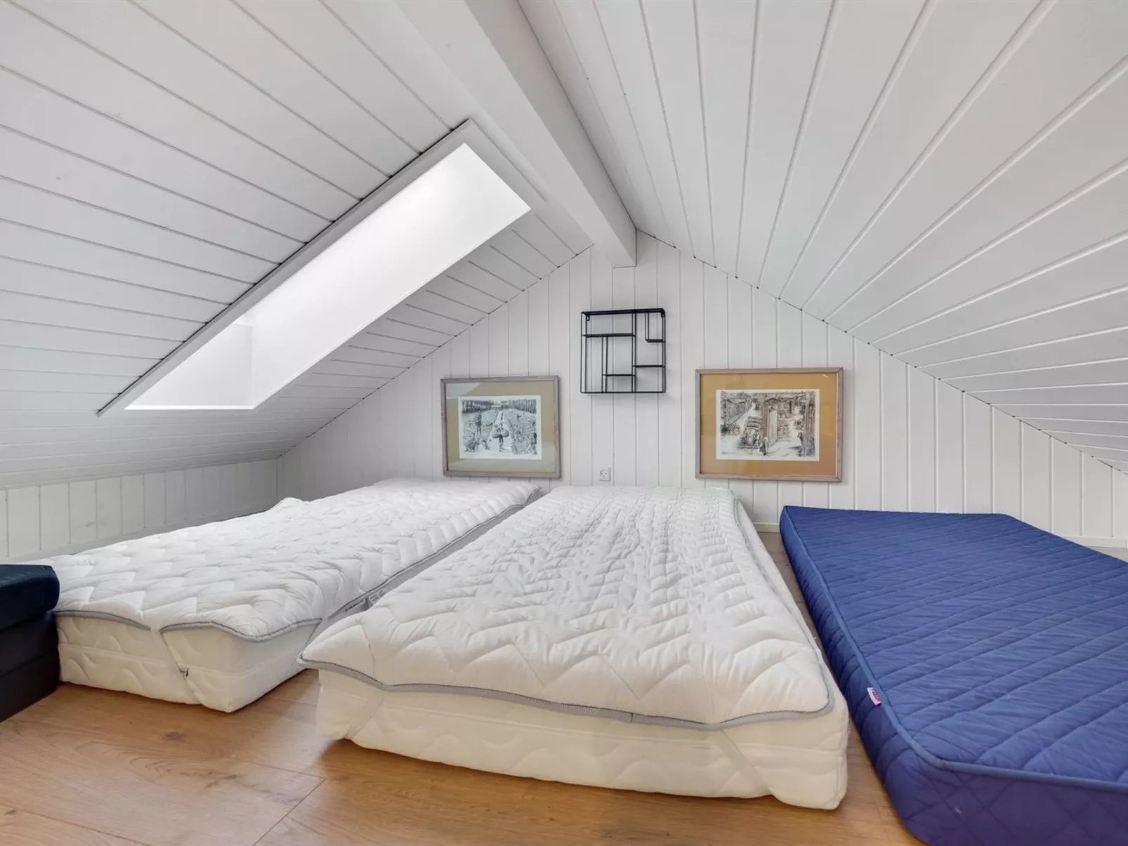 "Iwa" - 475m from the sea-Dedans