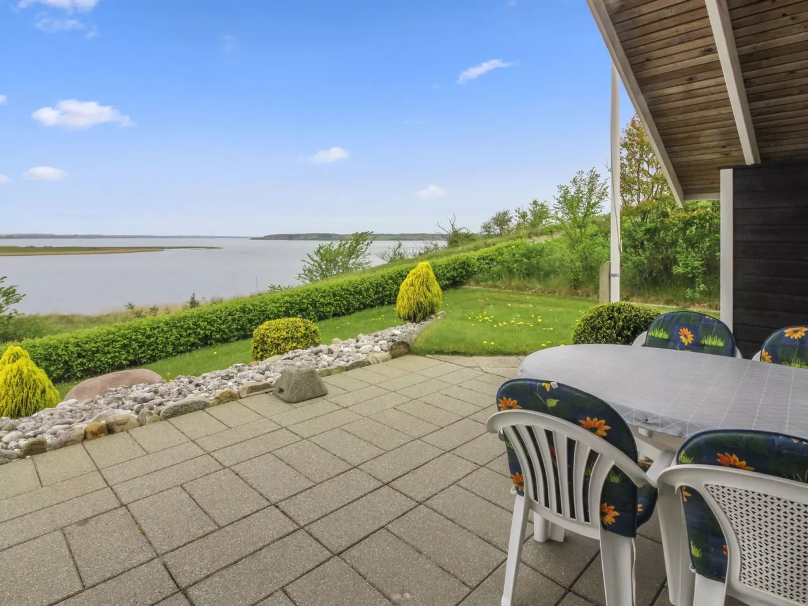 "Pirkka" - 50m to the fjord-Outside