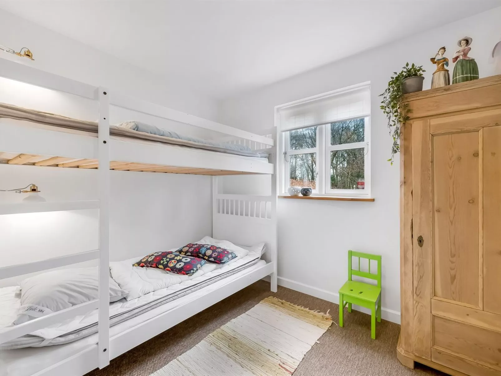 "Mandana" - 10km to the fjord-Inside