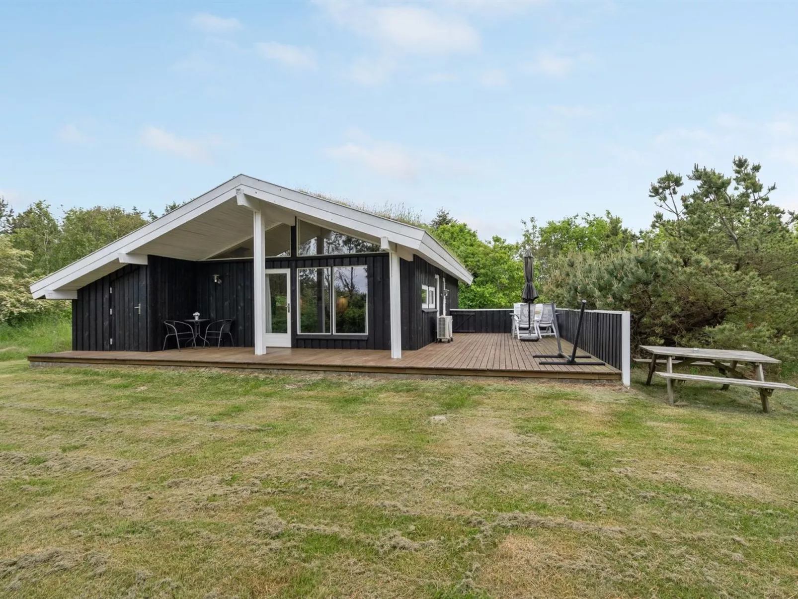 "Evan" - 1.3km from the sea-Outside