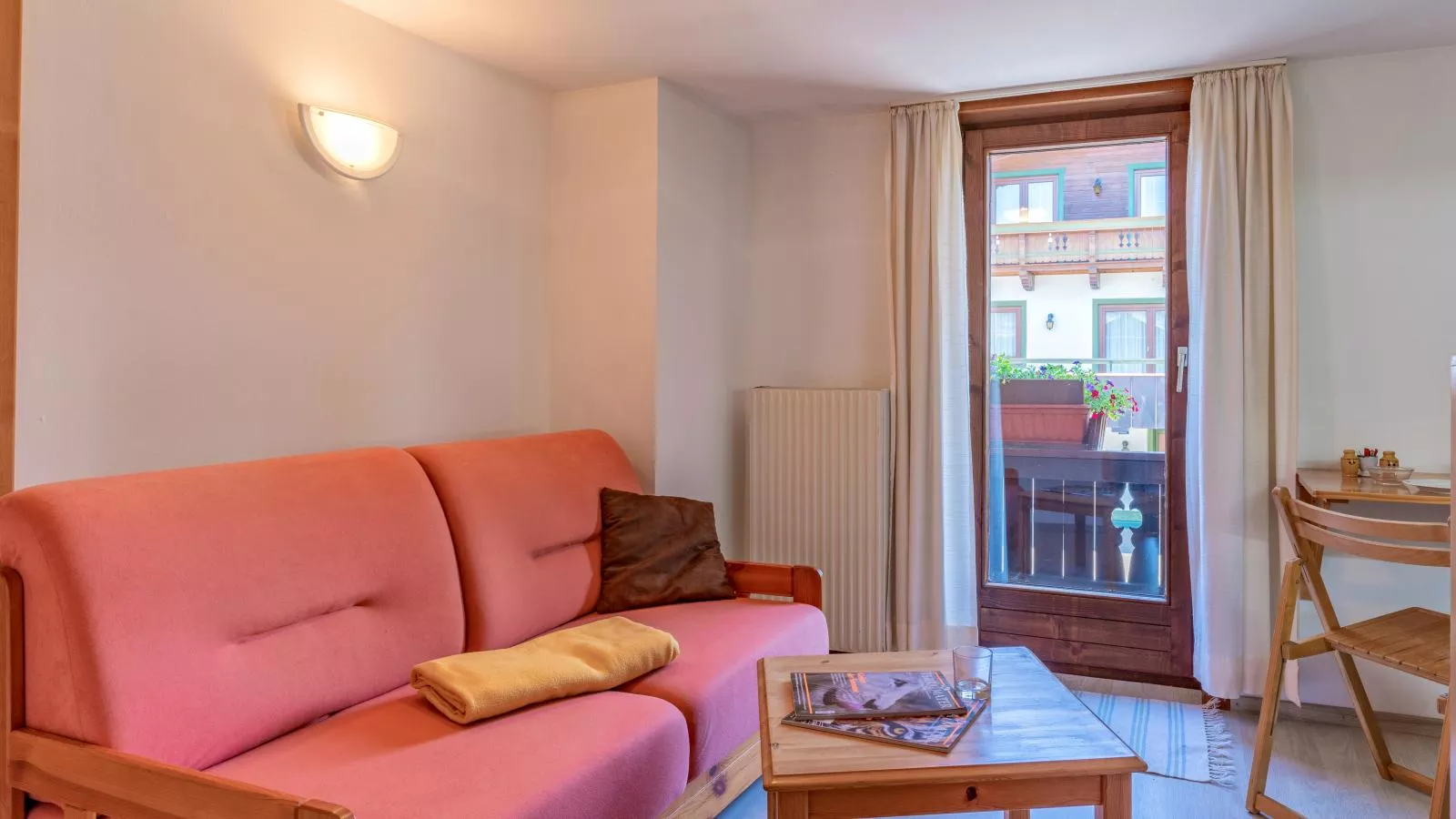 Rettenstein und Gaisbergblick-Living room