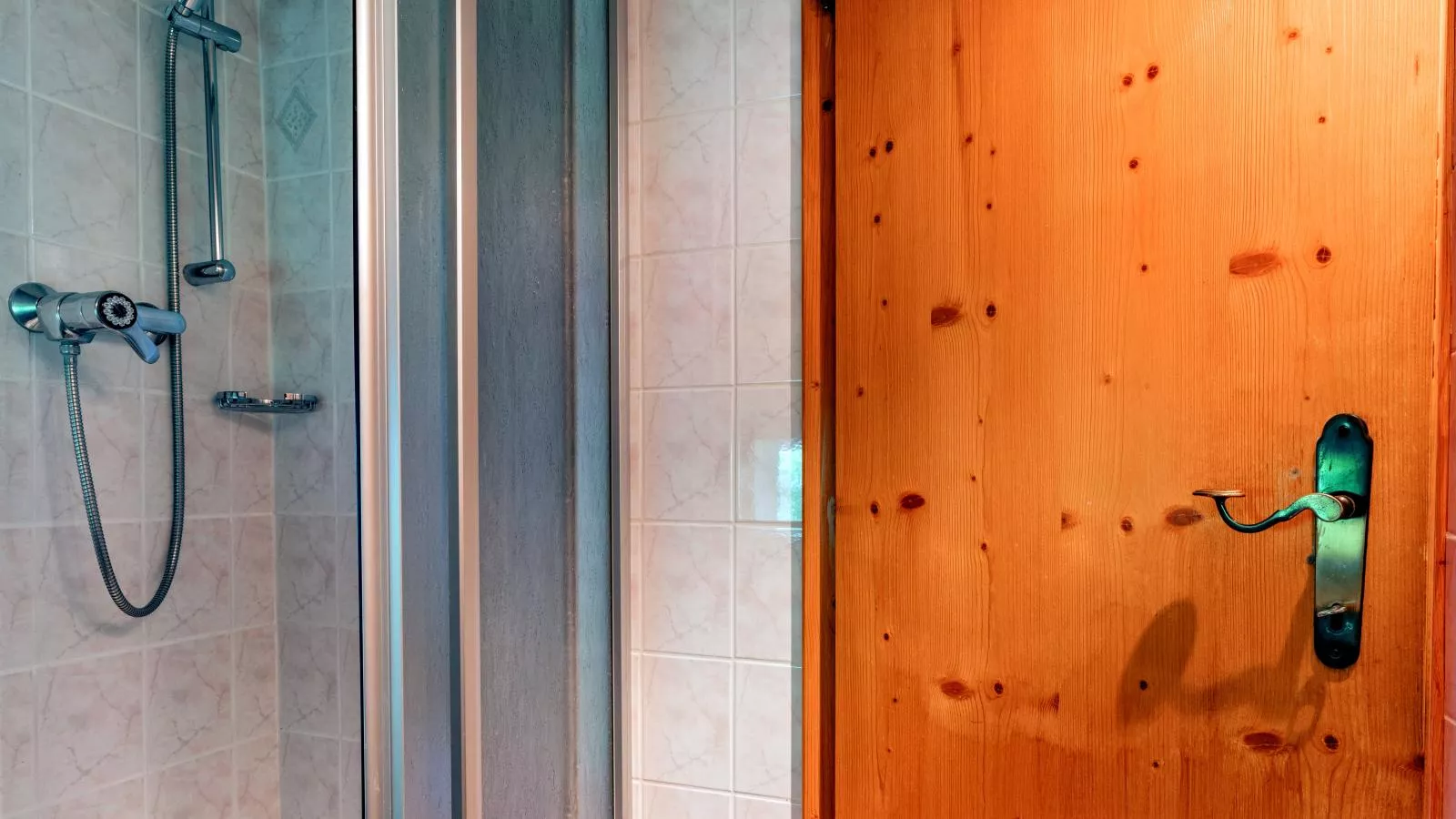 Rettenstein und Gaisbergblick-Bathroom