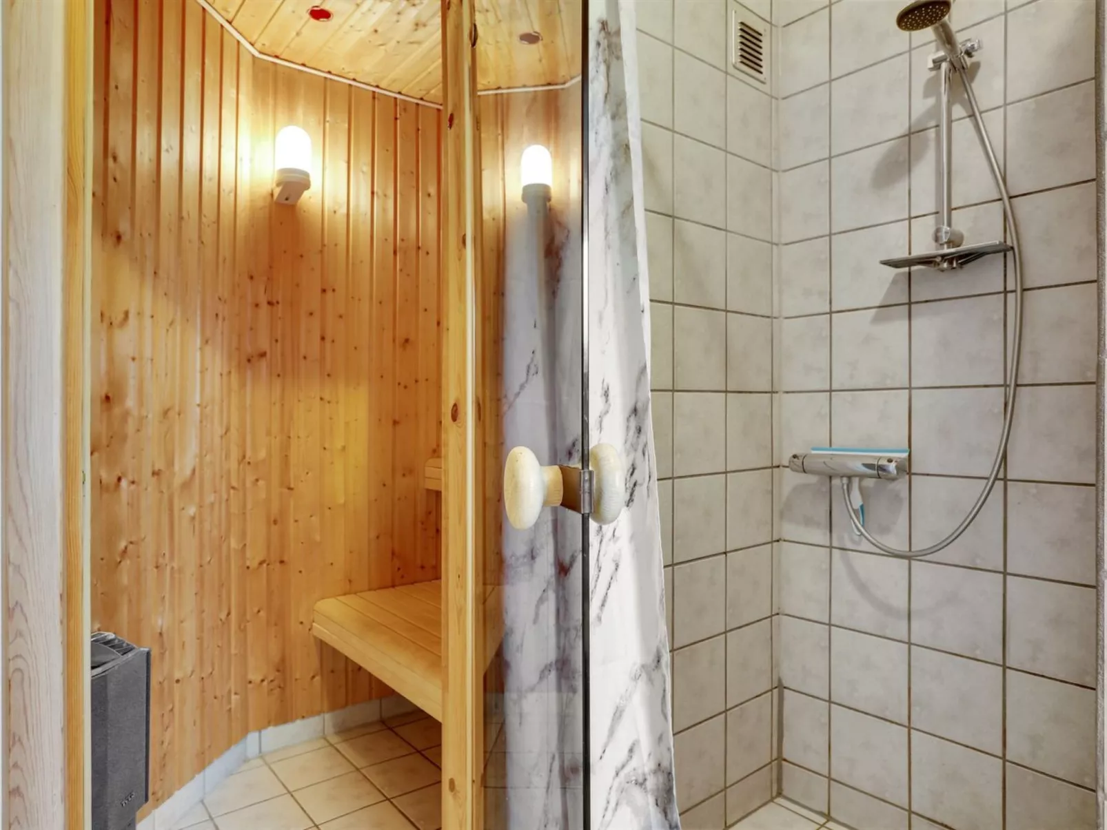 "Lirim" - 50m from the sea-Inside