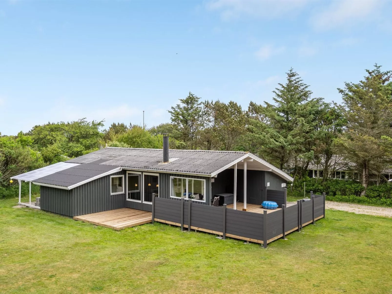 "Sheemen" - 700m to the fjord-Outside