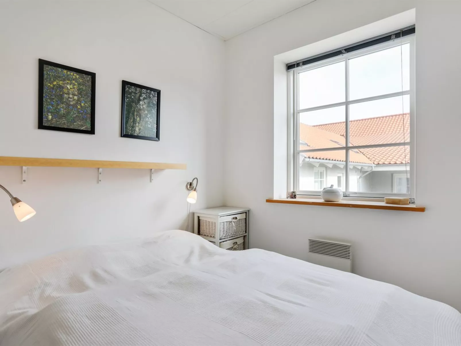 "Hunter" - 400m from the sea-Drinnen