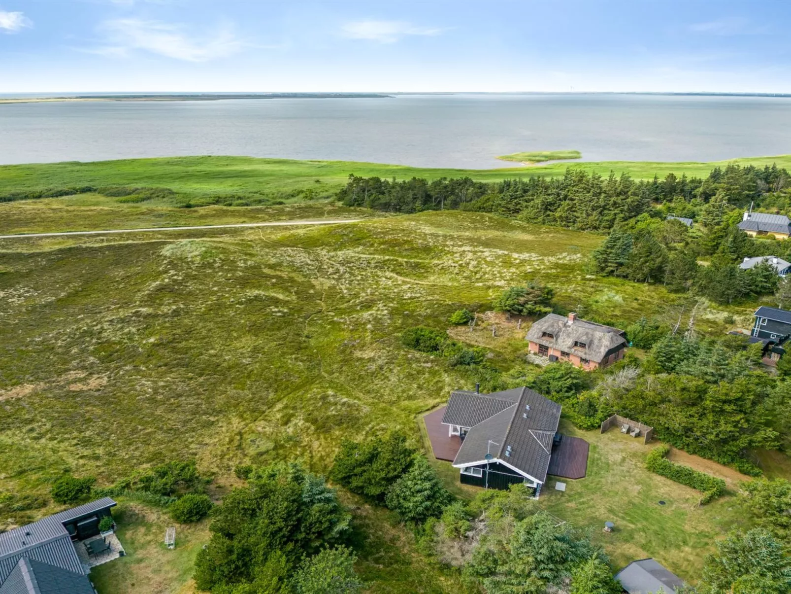 "Leona" - 250m to the fjord-Outside