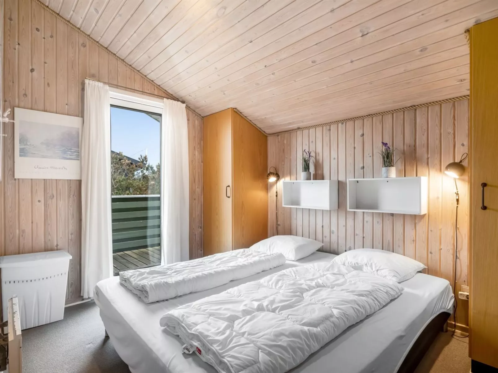 "Unni" -  from the sea-Inside