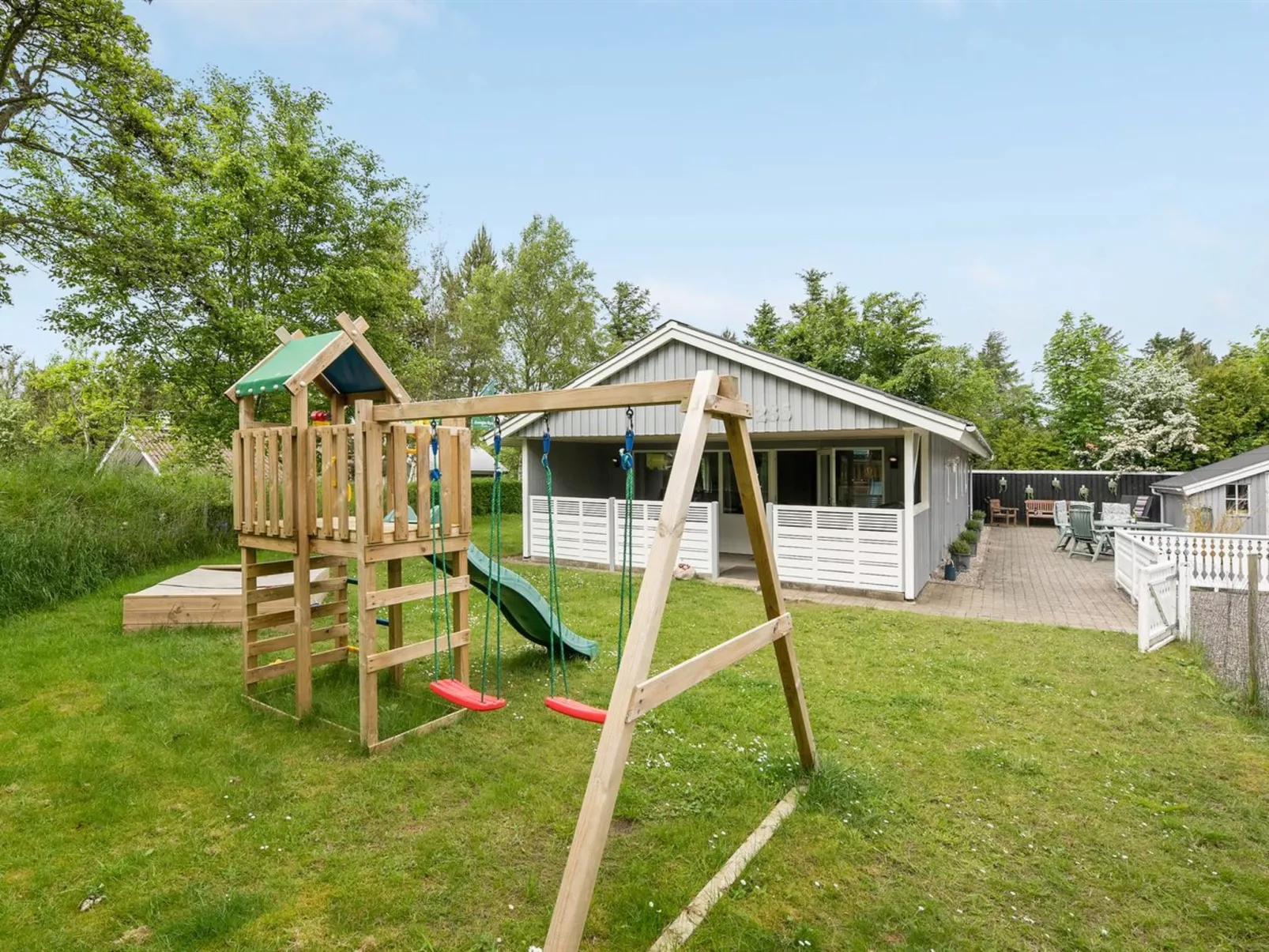 "Elizabeth" - 400m to the fjord-Outside