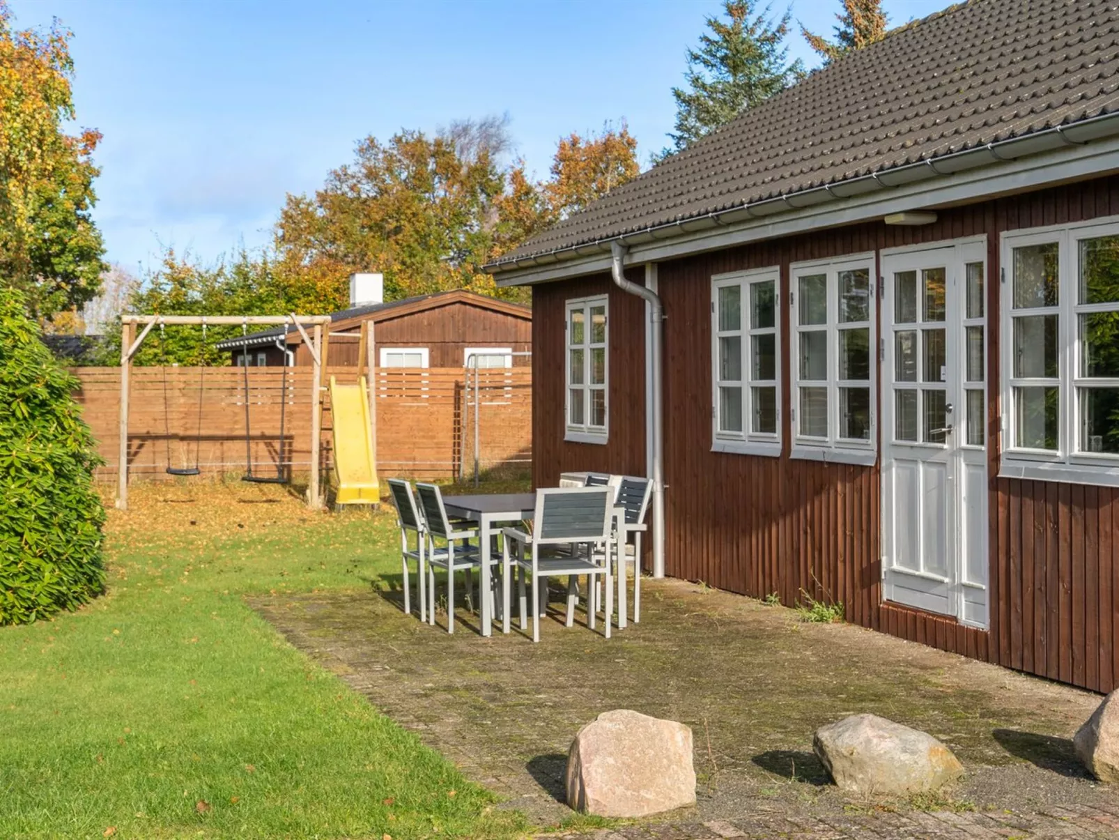 "Swaver" - 300m to the fjord-Outside